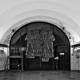Illustration for article titled Russian Underground Stations Look Even More Stunning In Black and White